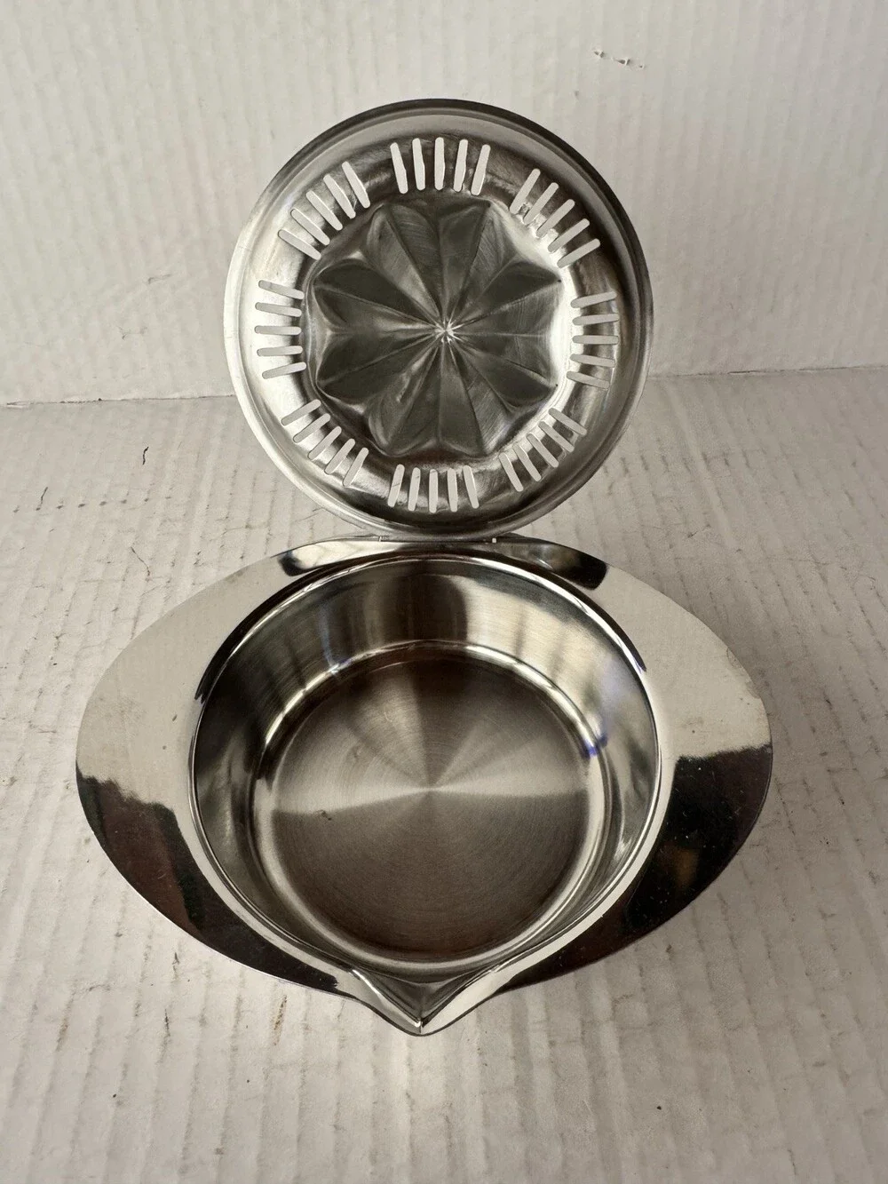 Vintage Stainless Steel Hinged Citrus Juicer Reamer Lemon Orange Press